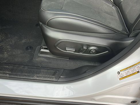 New 2025 Jeep Grand Cherokee L Altitude image 17