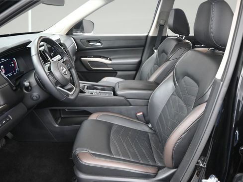 Certified 2025 Nissan Pathfinder Platinum w/ Cargo Package FWD image 9