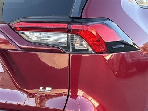 Used 2022 Toyota RAV4 LE image 7
