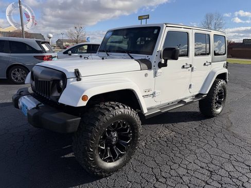 Used 2017 Jeep Wrangler Unlimited Sahara w/ Connectivity Group image 2