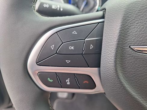 Used 2026 Chrysler Pacifica Limited FWD image 22