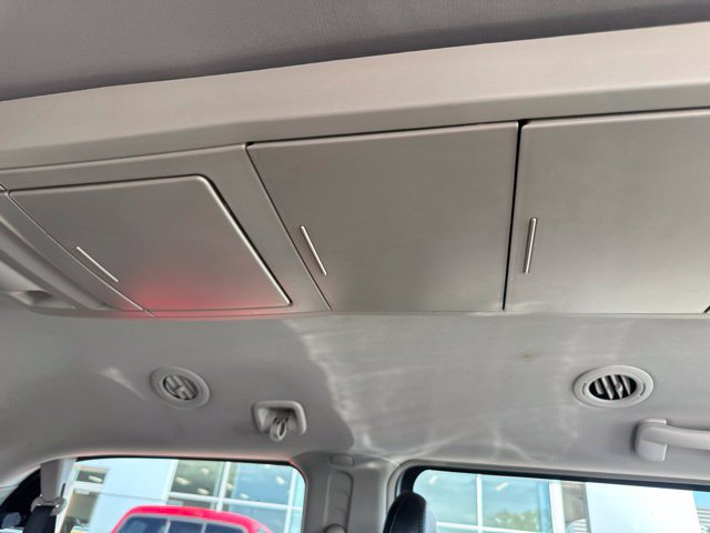 Used 2015 Chrysler Town & Country Touring FWD image 16