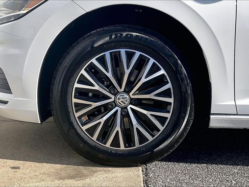 Used 2021 Volkswagen Jetta SE image 11