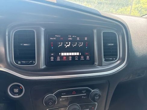 Used 2022 Dodge Charger SXT RWD image 9