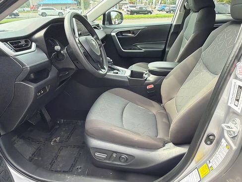 Used 2025 Toyota RAV4 XLE AWD/4WD image 18