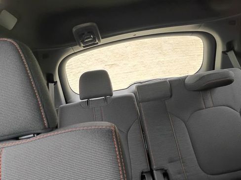 Used 2025 Honda Pilot Sport image 11