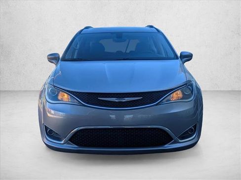 Used 2019 Chrysler Pacifica Touring-L Plus image 2