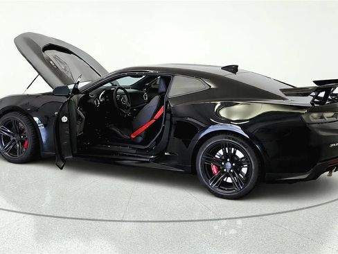 Used 2018 Chevrolet Camaro ZL1 RWD image 10