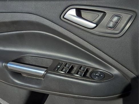 Used 2019 Ford Escape SE image 16