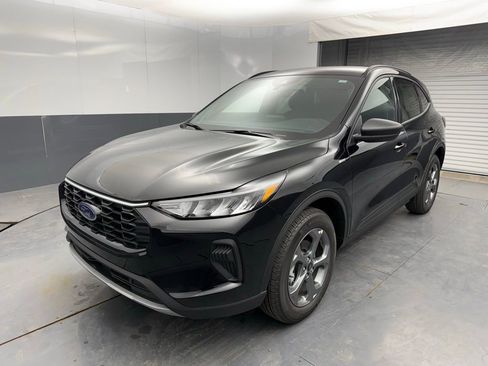 New 2026 Ford Escape ST-Line w/ Cold Weather Package image 9