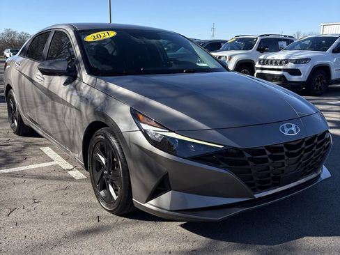 Used 2021 Hyundai Elantra SEL w/ Convenience Package image 1