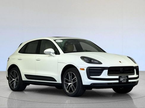 Certified 2025 Porsche Macan image 10
