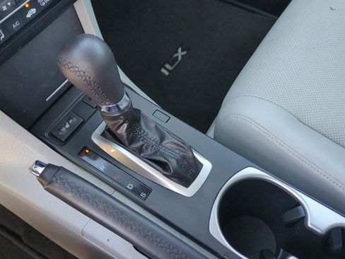 Used 2017 Acura ILX FWD image 12