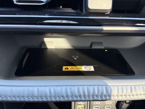 Used 2023 Toyota Highlander XLE FWD image 25
