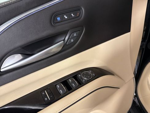 Used 2024 Cadillac Escalade Premium Luxury AWD/4WD image 19