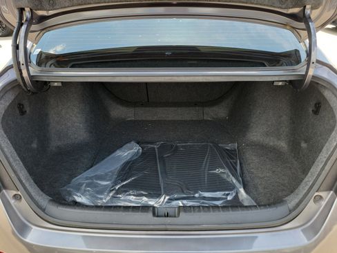 Used 2018 Honda Accord Touring image 11