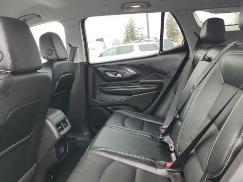 Used 2024 GMC Terrain SLT image 11