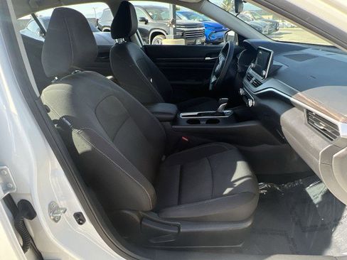 Used 2025 Nissan Altima 2.5 SV image 27