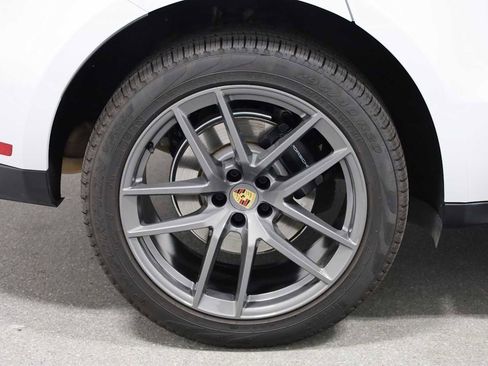 Certified 2025 Porsche Macan Turbo image 38