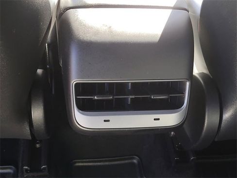 Used 2023 Tesla Model Y Performance image 15