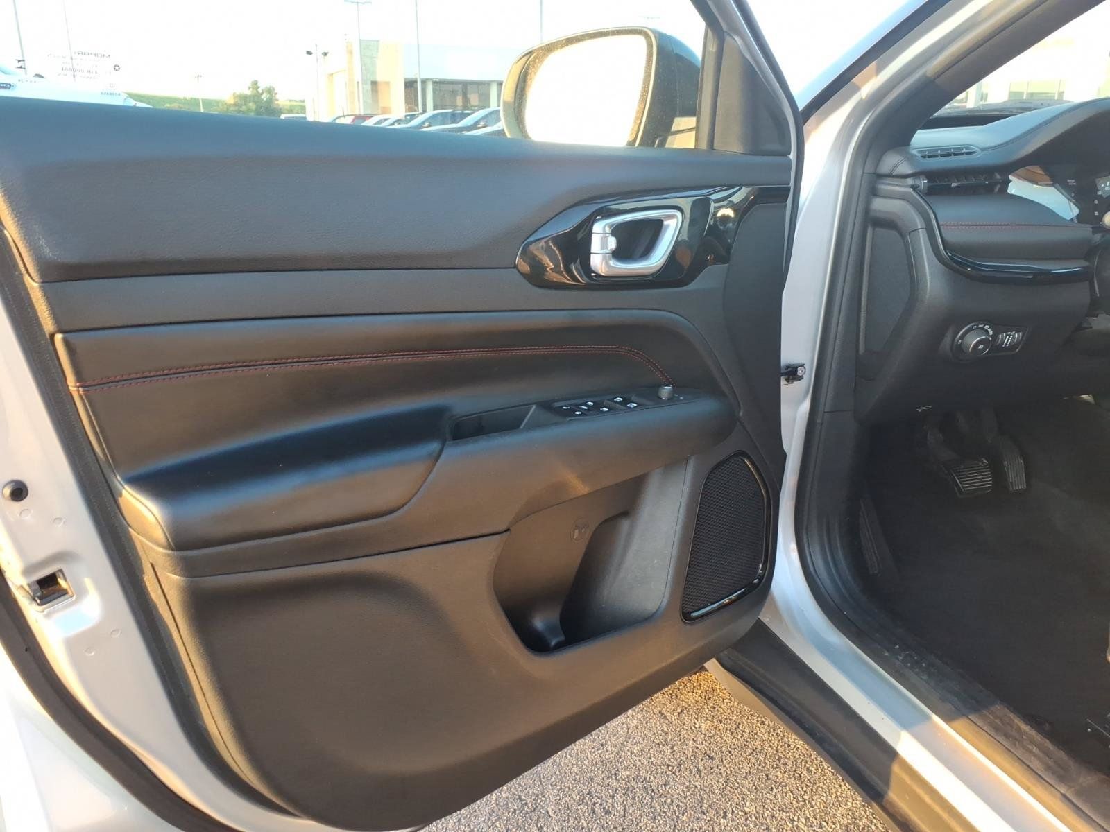 Used 2024 Jeep Compass Trailhawk AWD/4WD image 12