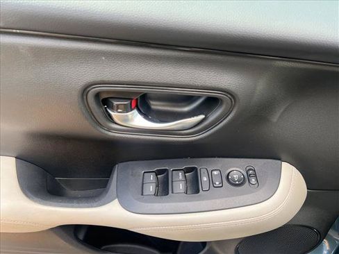 Used 2025 Honda HR-V LX image 12