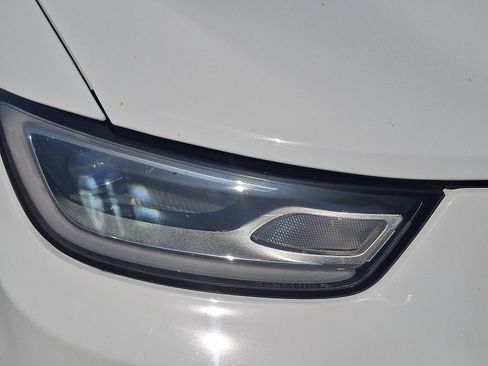 Used 2023 Chrysler Pacifica Touring-L FWD image 9