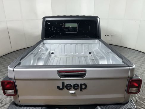 Used 2023 Jeep Gladiator Sport image 26