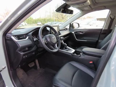 Used 2021 Toyota RAV4 XLE Premium image 2