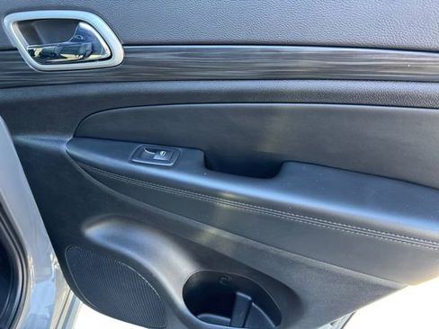 Certified 2022 Jeep Grand Cherokee Laredo X image 18