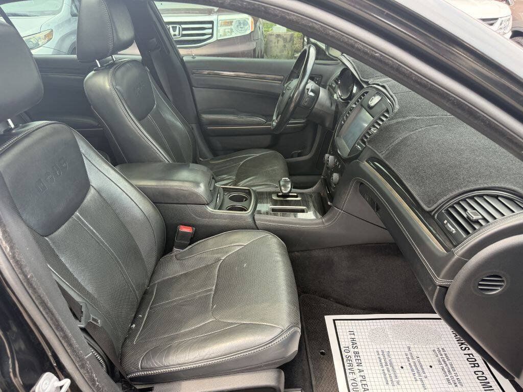 Used 2014 Chrysler 300 C RWD image 20