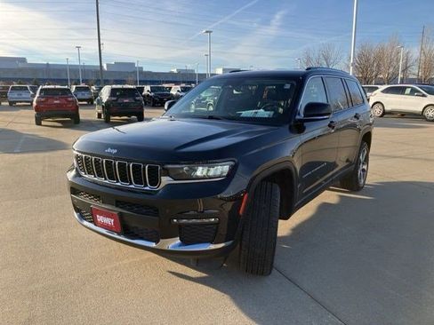 Used 2023 Jeep Grand Cherokee L Limited image 3