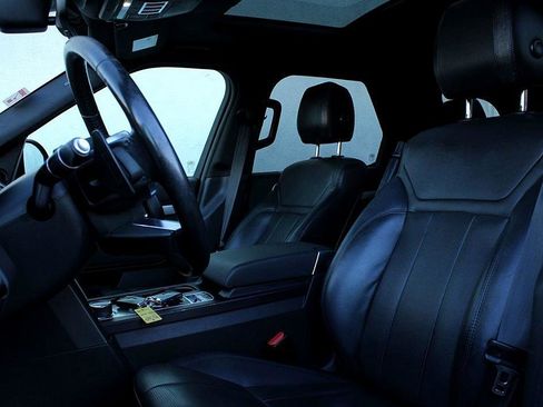 Used 2020 Land Rover Discovery Landmark image 12