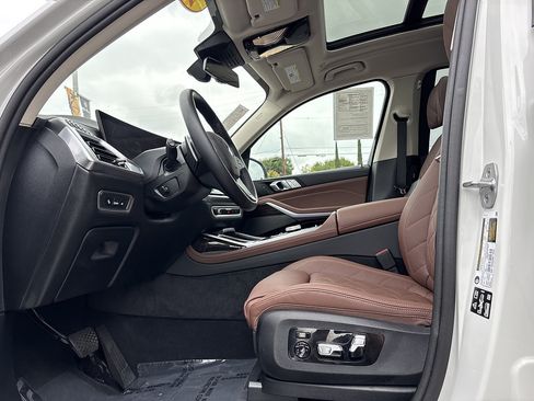 Used 2026 BMW X7 xDrive40i AWD/4WD image 11