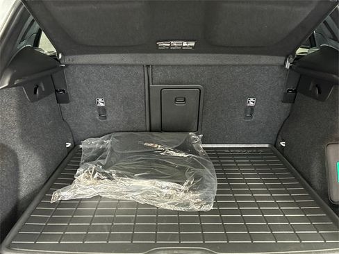 Certified 2024 Volvo XC40 B5 Core image 25