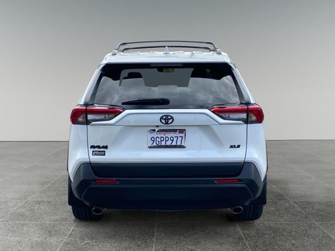Used 2023 Toyota RAV4 XLE Premium FWD image 4