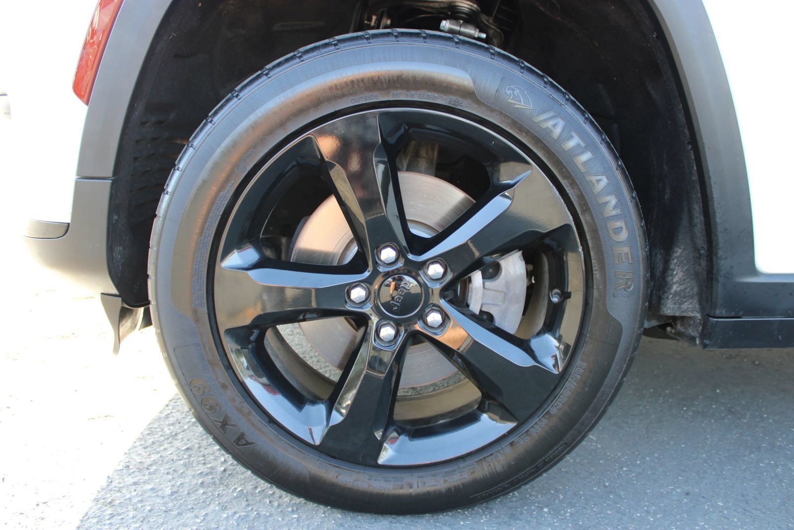 Used 2023 Jeep Grand Cherokee L Laredo RWD image 6