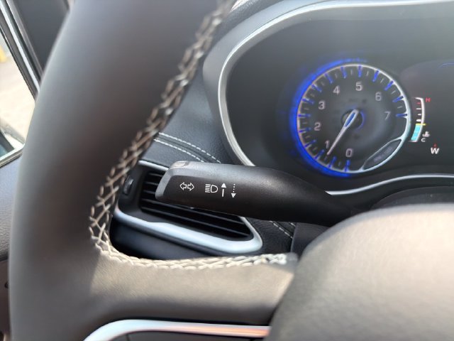 New 2027 Chrysler Pacifica Select FWD image 17