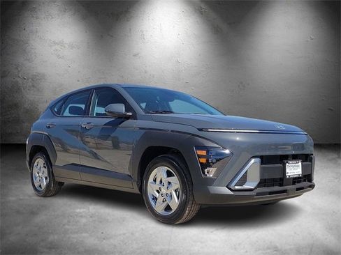New 2026 Hyundai Kona SE image 2