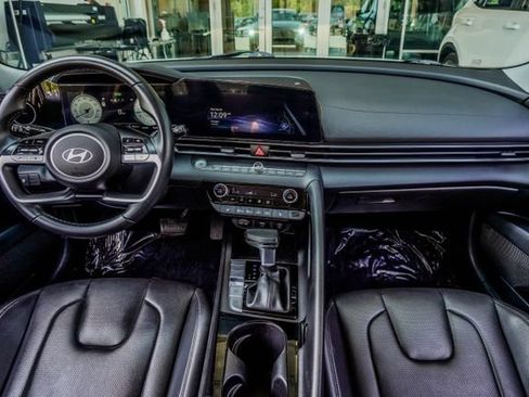 Used 2025 Hyundai Elantra Limited FWD image 5