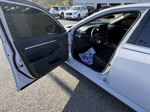 Used 2025 Nissan Altima 2.5 SR w/ SR Premium Package image 15