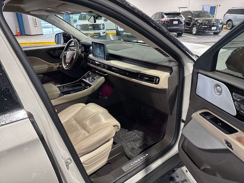 Used 2020 Lincoln Aviator Reserve w/ Equipment Group 202A image 15
