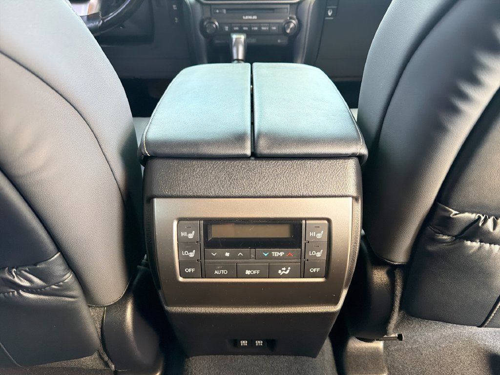 Used 2023 Lexus GX 460 Premium w/ Accessory Package AWD/4WD image 18