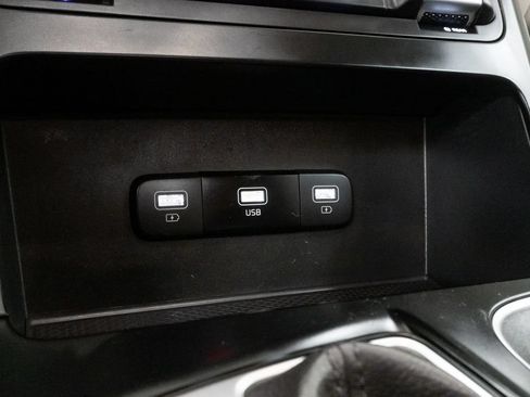 Used 2024 Kia Carnival LX FWD image 25