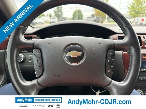 Used 2009 Chevrolet Impala LT w/ Luxury Edition Package FWD image 13