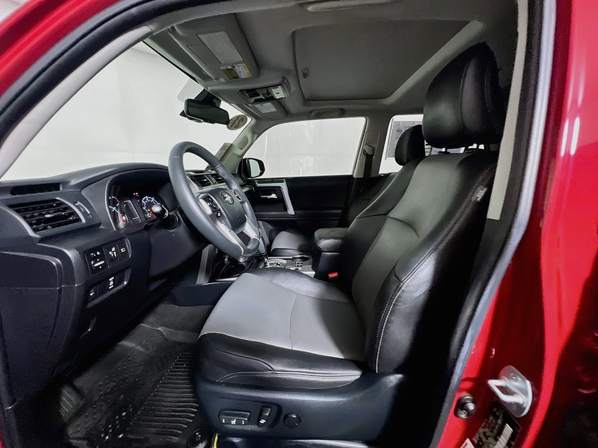 Used 2021 Toyota 4Runner SR5 Premium w/ Moonroof Package AWD/4WD image 14