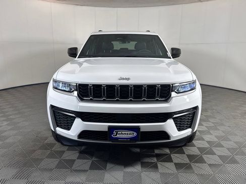 Used 2026 Jeep Grand Cherokee Limited AWD/4WD image 2