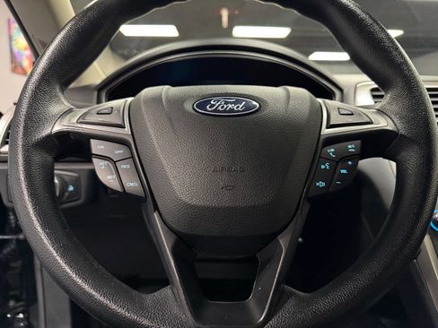Used 2018 Ford Fusion SE w/ Fusion SE Technology Package image 21