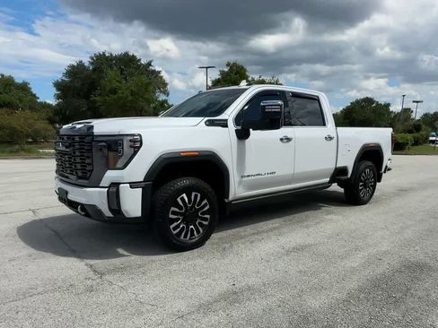 Used 2024 GMC Sierra 2500 Denali Ultimate AWD/4WD image 4