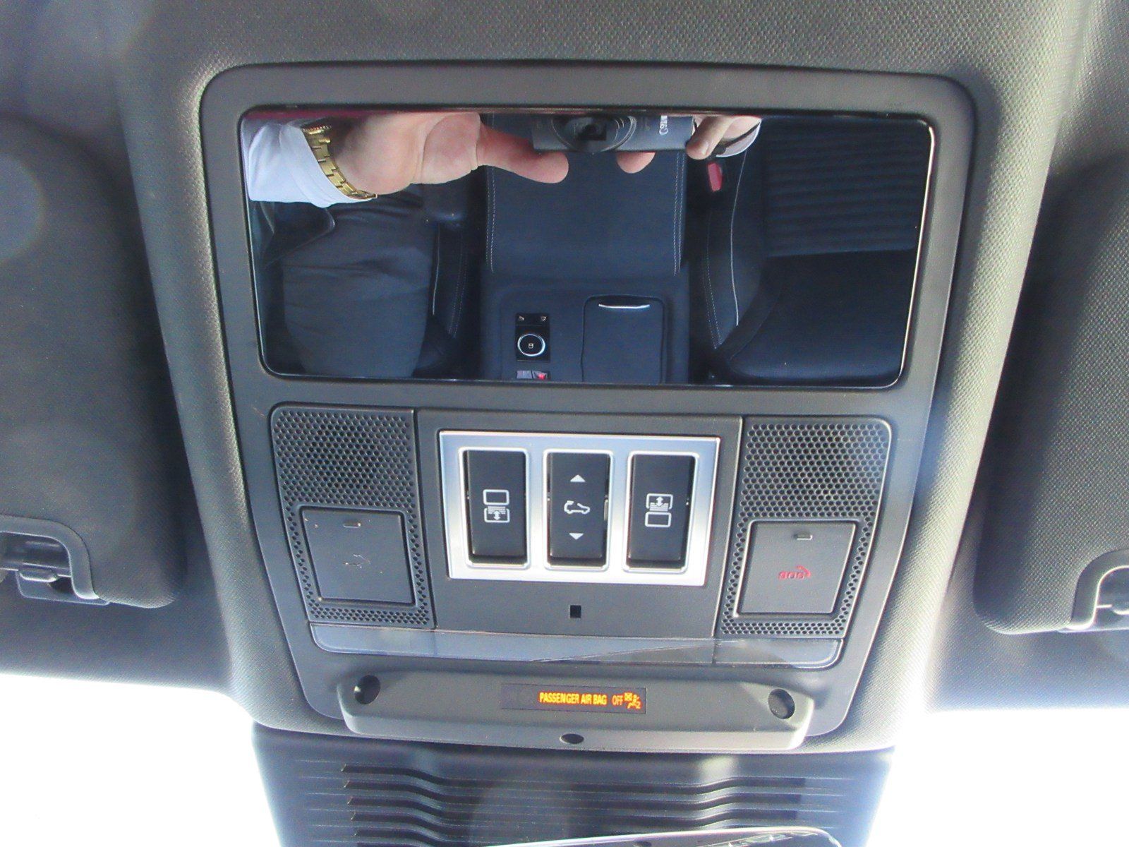 Used 2023 Land Rover Discovery Metropolitan Edition AWD/4WD image 18